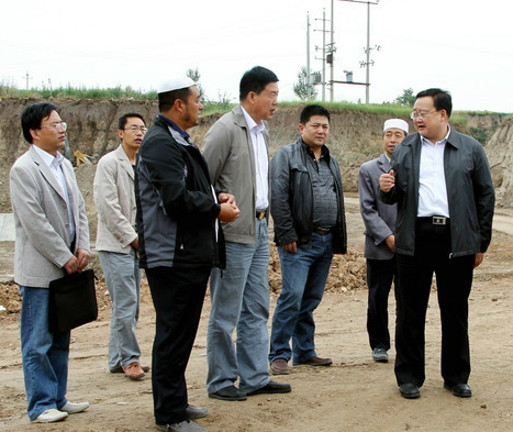 甘肃省领导在考察项目