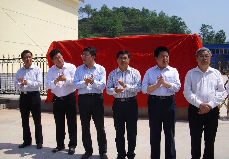 甘肃省领导参与扶贫项目仪式